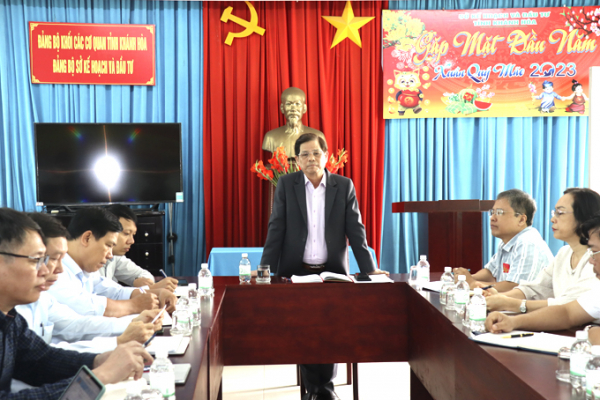 Phó Bí thư Tỉnh ủy, Chủ tịch UBND tỉnh Nguyễn Tấn Tuân phát biểu kết luận buổi làm việc